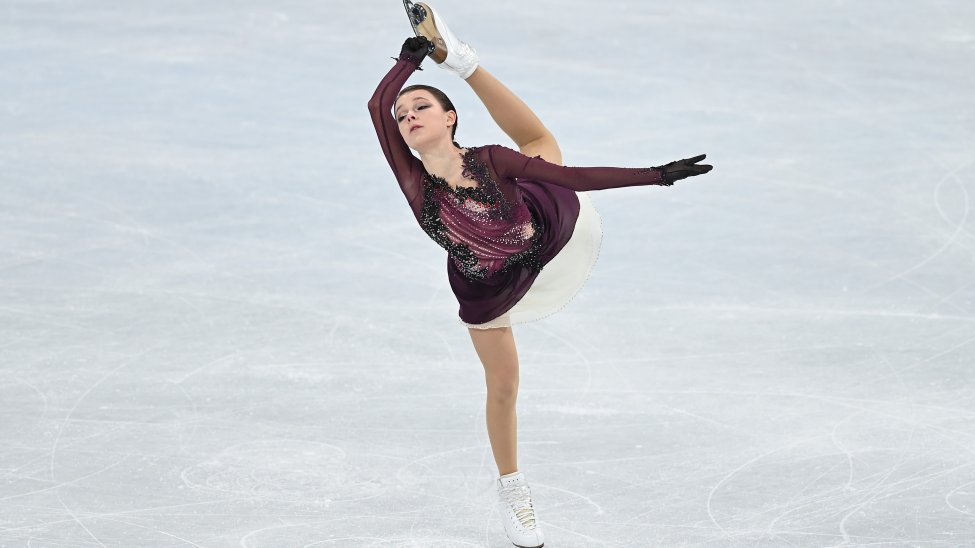 Scherbakova shines in clutch, cops Olympic figure skating gold