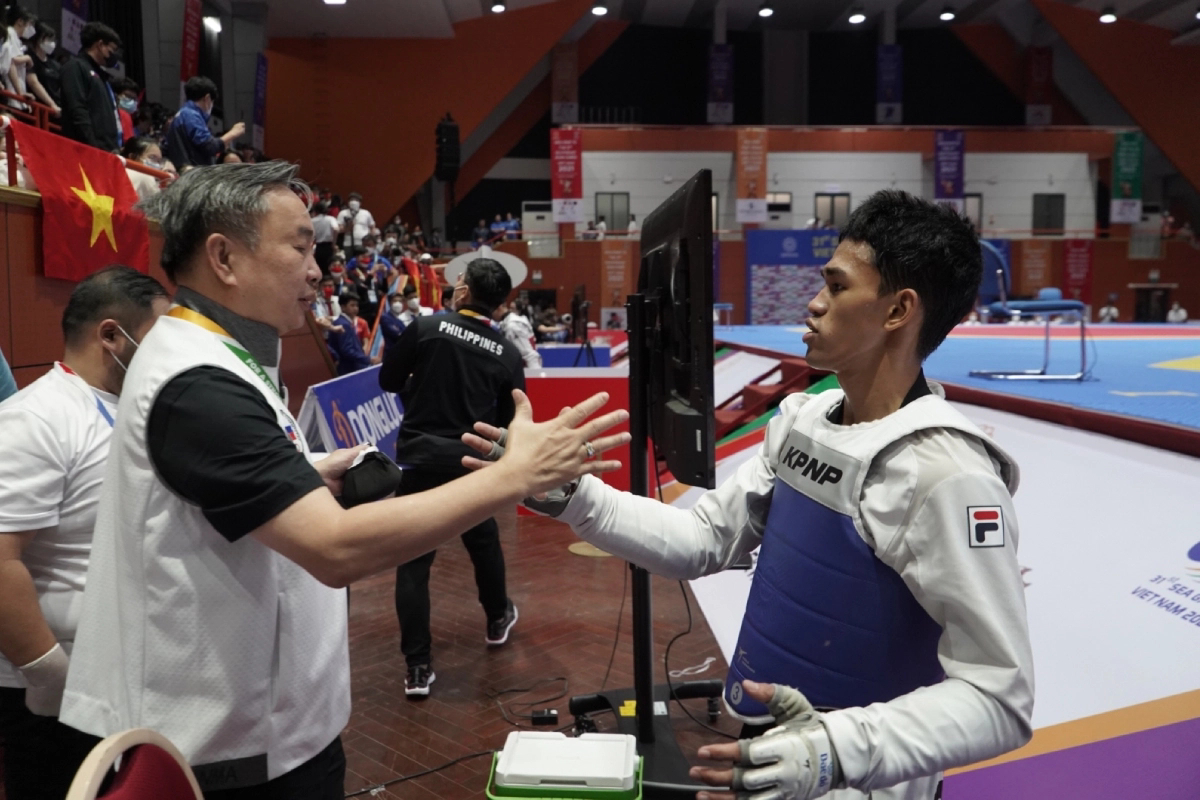Barbosa keeps taekwondo golden crown for PH