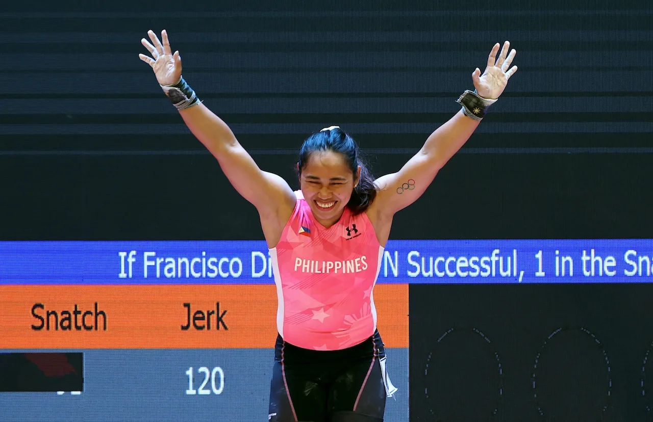 STILL THE QUEEN: Hidilyn Diaz stands atop on SEAG whack, claims another gold for PH