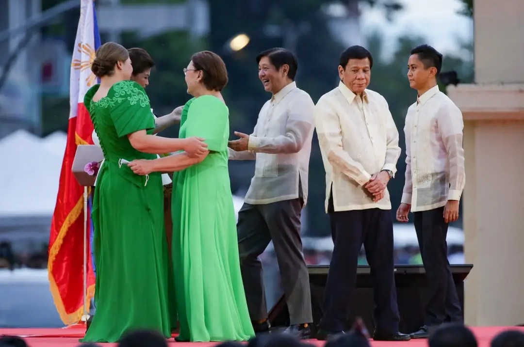 Duterte snubs Marcos Jr. in daughter Sara’s inauguration as vice president