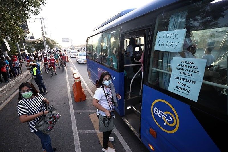 ‘Pakinggan ang manggagawa:’ Bus drivers await delayed pay for ‘Libreng Sakay’ services