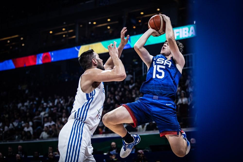 Reaves shines in American blowout over Greece, Thanasis